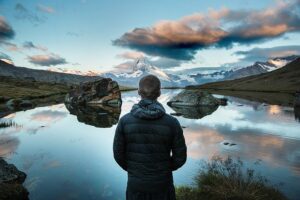 Live our lives from a new and different mindset mountain-lake-931726_640